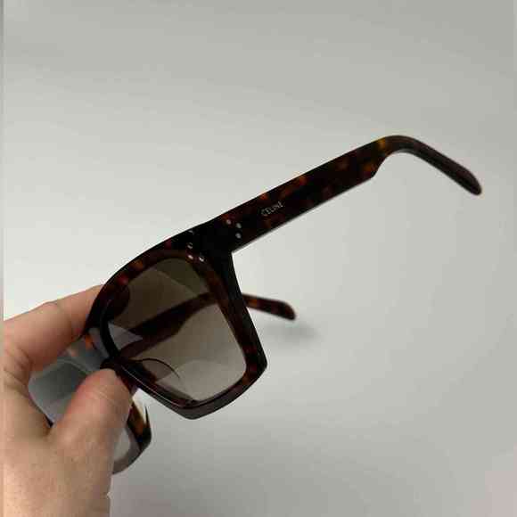 BRAND NEW CELINE CL40090F 5652F Women Sunglasses
AUTHENTIC CELINE SUNGLASSES - Picture 3 of 6